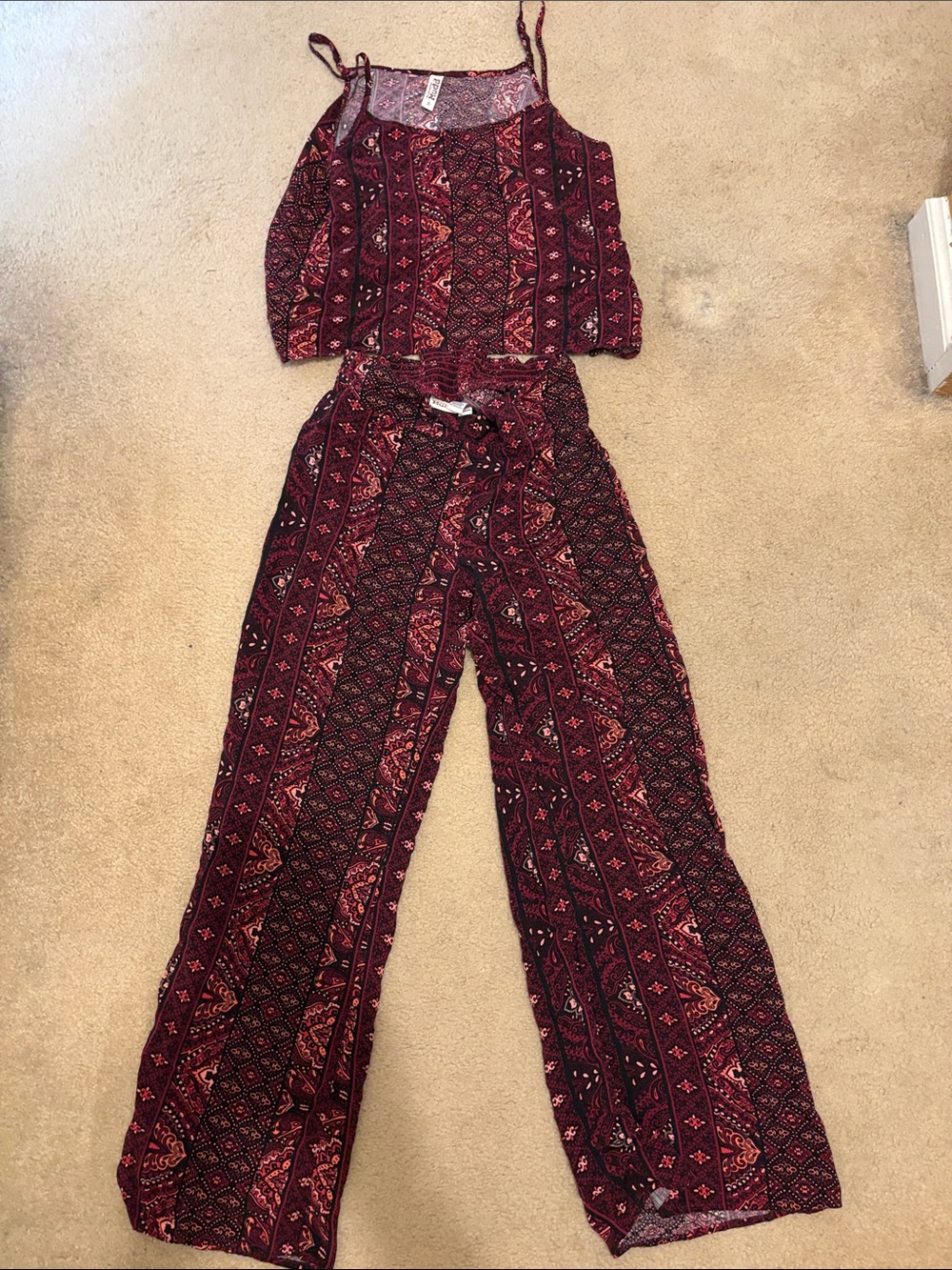 Mudd Women’s Burgundy Printed set